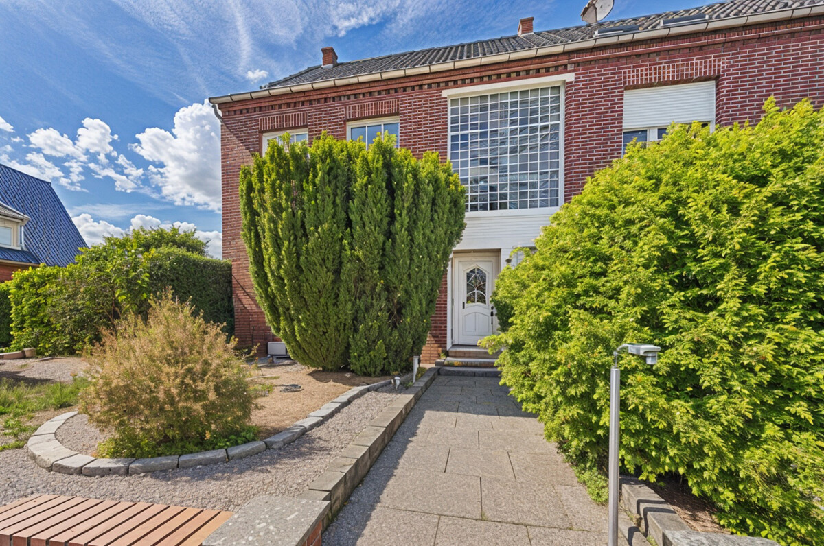 REIMANN&WOLFF Waldfeucht-Haaren: „Ihre Wahl: Ein- oder Zweifamilienhaus.“